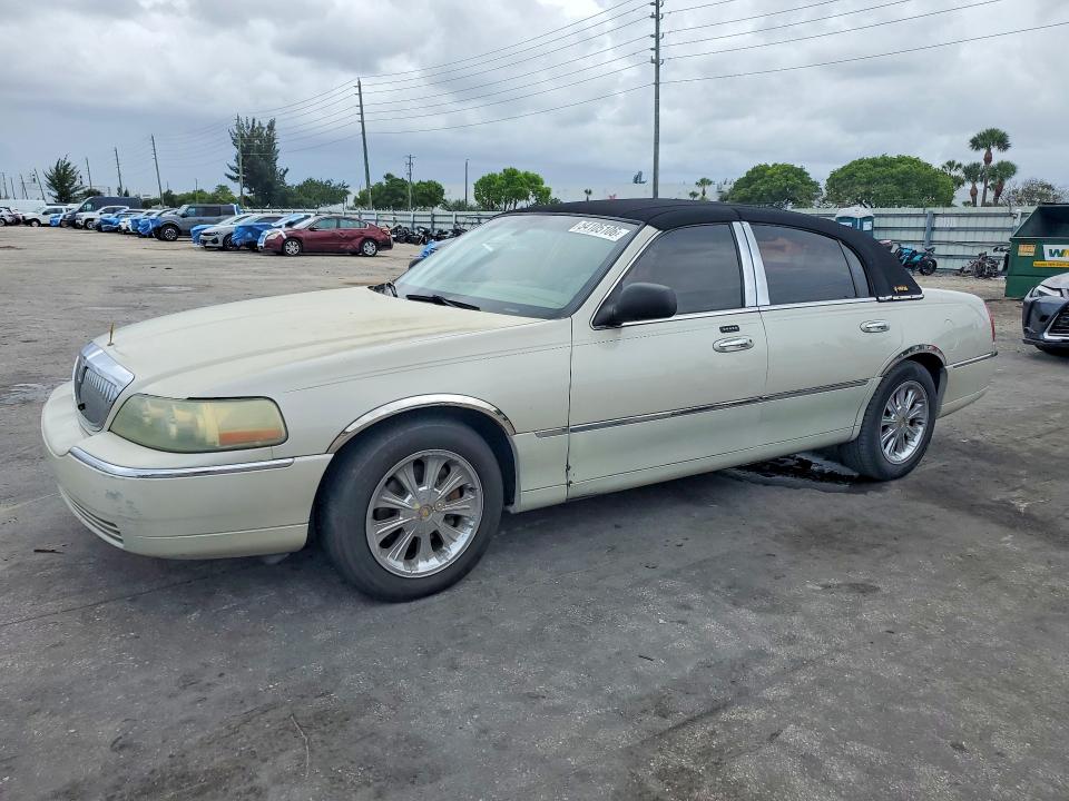 Auction sale of the 2005 Lincoln Town Car, vin: 1LNHM82WX5Y627378, lot number: 54105106