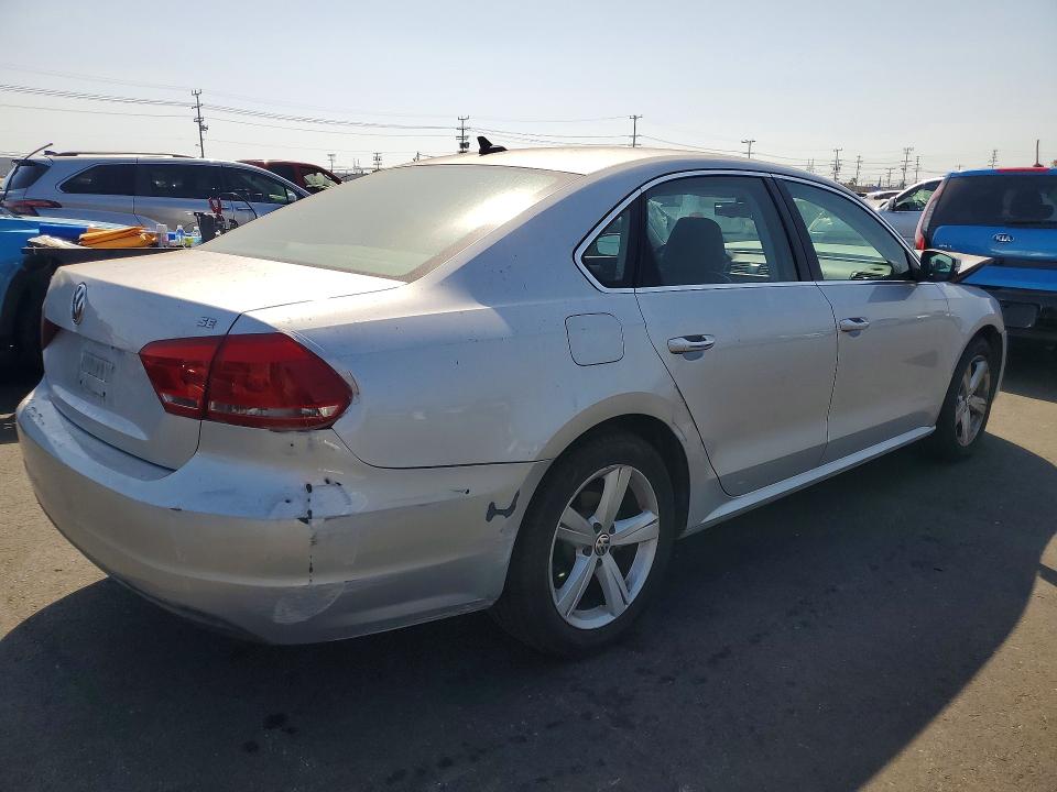 2013 Volkswagen Passat მანქანა იყიდება აუქციონზე, vin: 1VWBP7A33DC042122, აუქციონის ნომერი: 54876646
