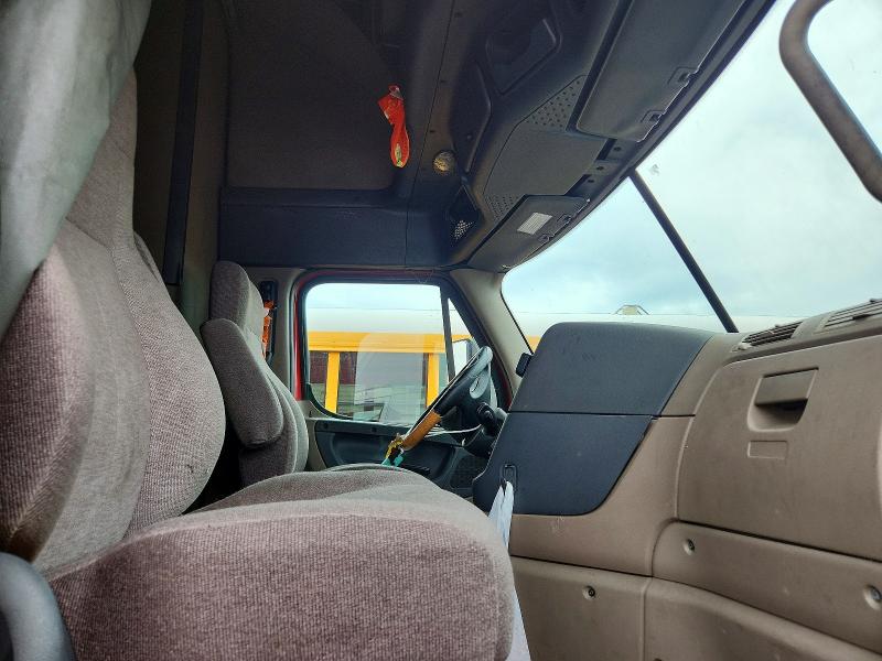 Продаж на аукціоні авто 2015 Freightliner Cascadia, vin: 3AKJGLD56FSGH7385, номер лоту: 54250096
