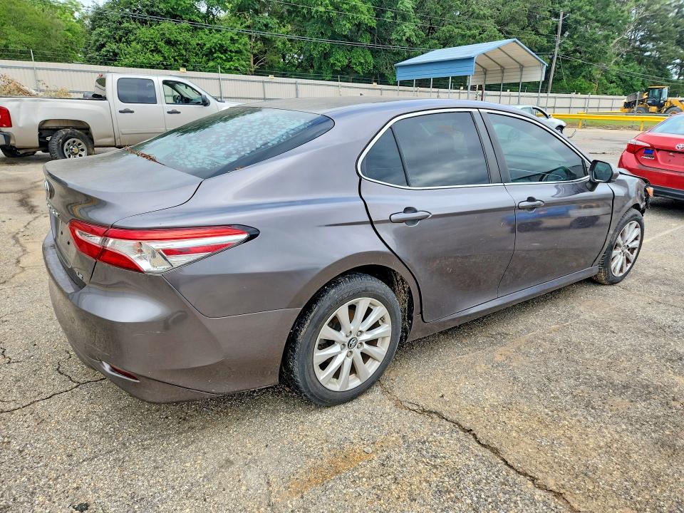 Продаж на аукціоні авто 2018 Toyota Camry, vin: 4T1B11HK2JU648690, номер лоту: 52372186