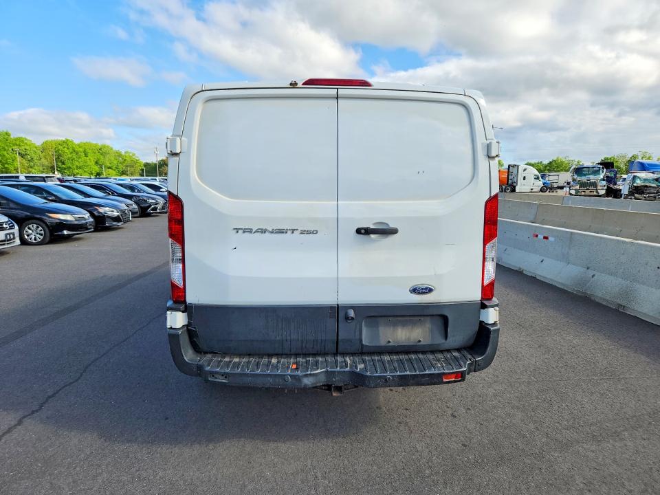 51818136 :رقم المزاد ، 1FTYR1YM9KKA45676 vin ، 2019 Ford Transit مزاد بيع