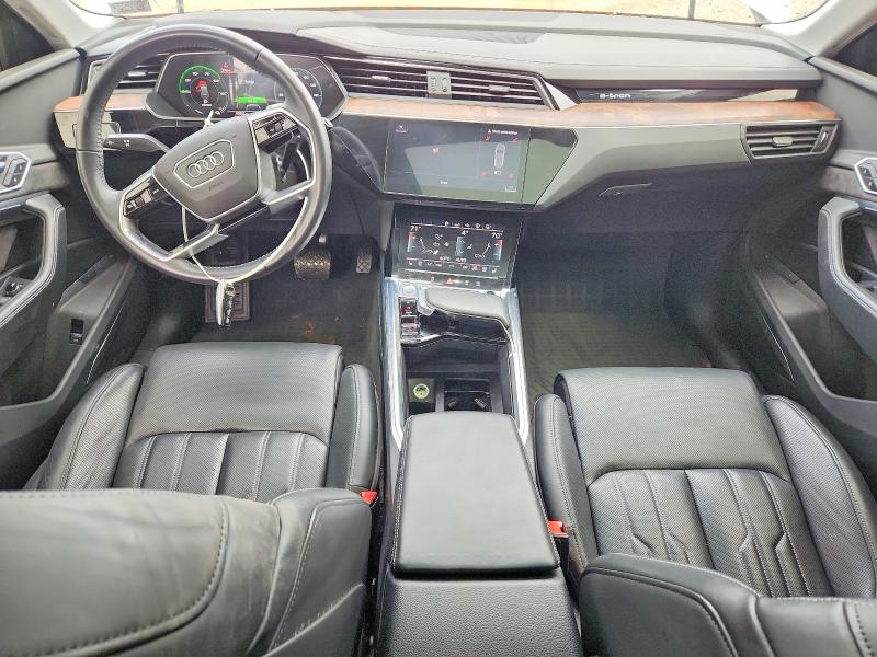 Продажа на аукционе авто 2019 Audi E-tron, vin: WA1VAAGE7KB022699, номер лота: 52859816