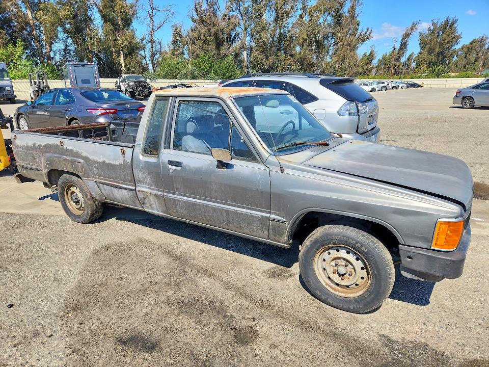 52456676 :رقم المزاد ، JT4RN70D1G0014617 vin ، 1986 Toyota Pickup مزاد بيع