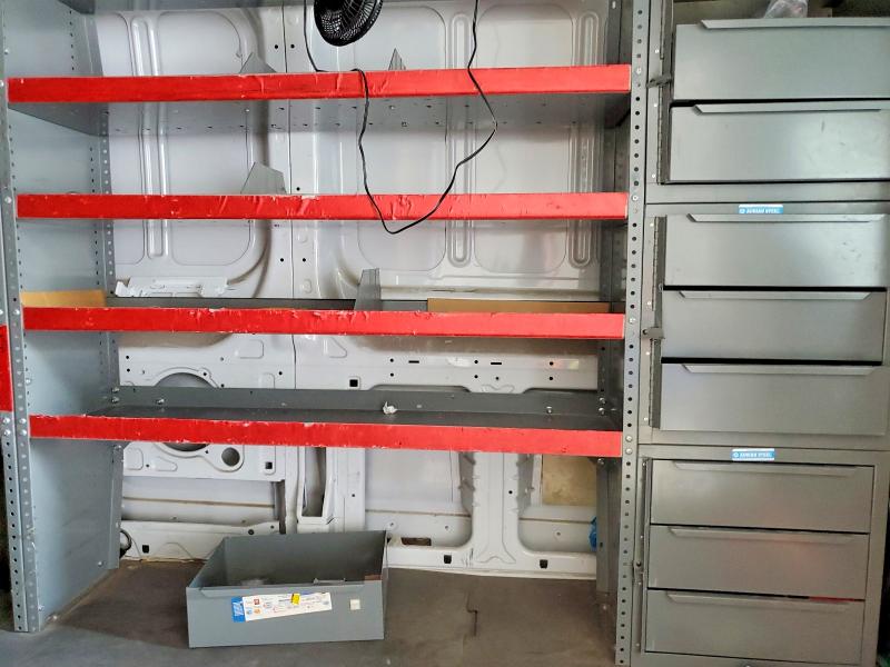 56140306 :رقم المزاد ، 1FTNR3XM0FKA17013 vin ، 2015 Ford Transit مزاد بيع