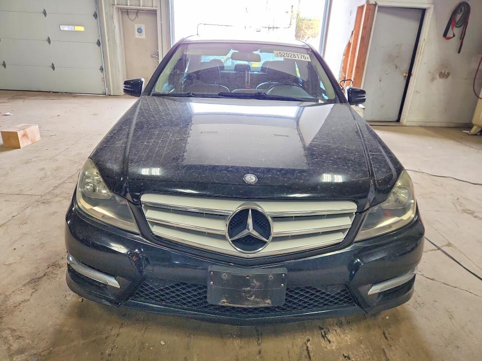 Продажа на аукционе авто 2013 Mercedes-benz C, vin: WDDGF8AB2DR263772, номер лота: 52028176