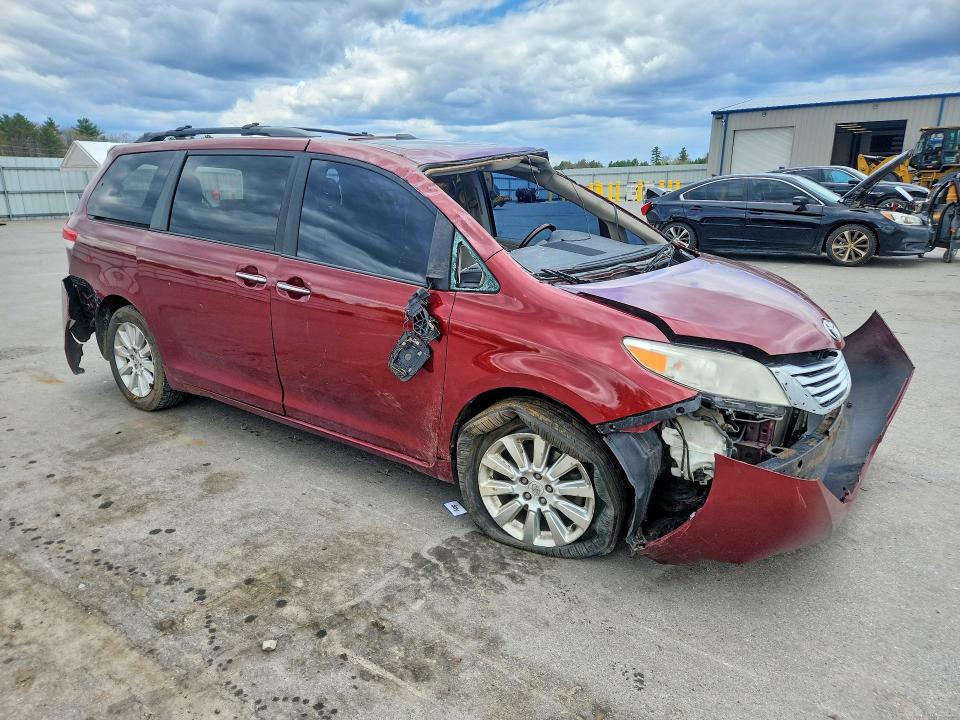 52883686 :رقم المزاد ، 5TDDK3DC0BS002008 vin ، 2011 Toyota Sienna مزاد بيع