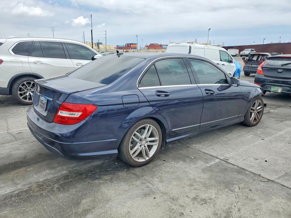 Продаж на аукціоні авто 2013 Mercedes-benz C, vin: WDDGF4HB5DR265417, номер лоту: 53662556