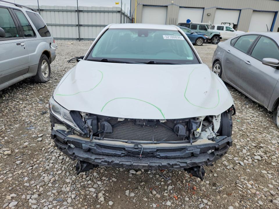 52180856 :رقم المزاد ، 4T1B11HK0JU159477 vin ، 2018 Toyota Camry مزاد بيع