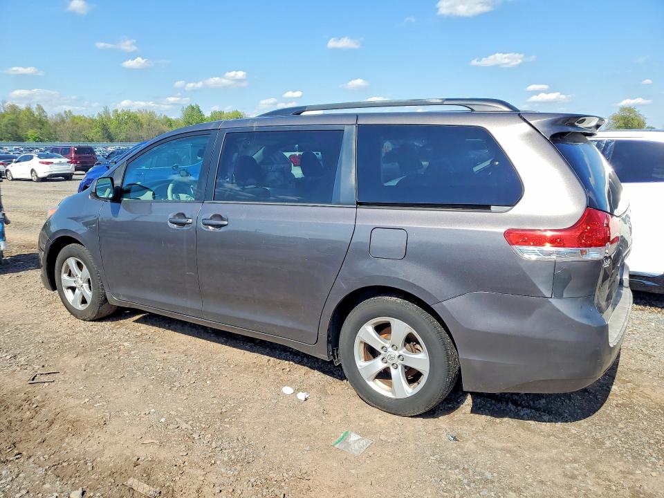 2013 Toyota Sienna მანქანა იყიდება აუქციონზე, vin: 5TDKK3DC5DS356486, აუქციონის ნომერი: 51970076