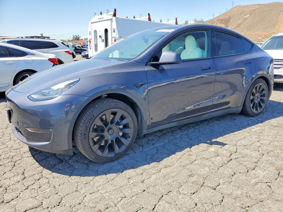 53012336 :رقم المزاد ، 7SAYGAEE3PF588595 vin ، 2023 Tesla Model Y مزاد بيع