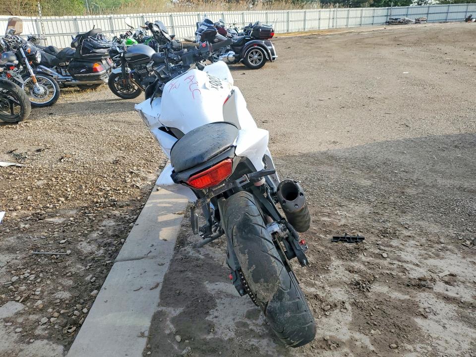52765086 :رقم المزاد ، JKAEXMJ12ADA57551 vin ، 2010 Kawasaki Ex250 مزاد بيع