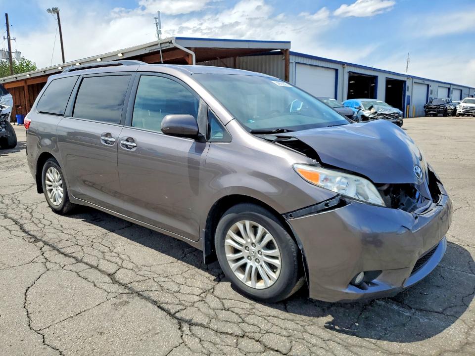 54665996 :رقم المزاد ، 5TDYK3DC5FS663220 vin ، 2015 Toyota Sienna مزاد بيع