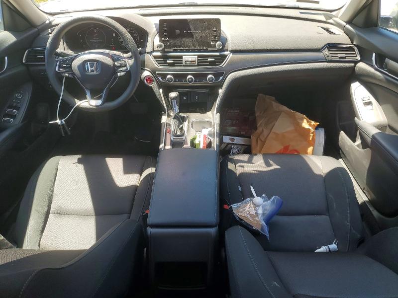 52530326 :رقم المزاد ، 1HGCV1F19JA156765 vin ، 2018 Honda Accord مزاد بيع