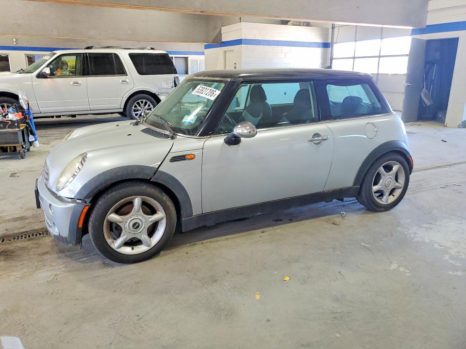 2006 Mini Cooper მანქანა იყიდება აუქციონზე, vin: WMWRC33506TJ74047, აუქციონის ნომერი: 53921286