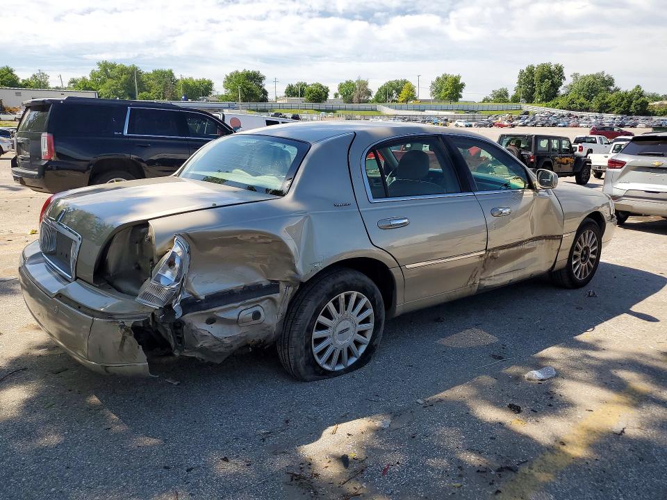 Auction sale of the 2005 Lincoln Town Car, vin: 1LNHM81W85Y668867, lot number: 55190686