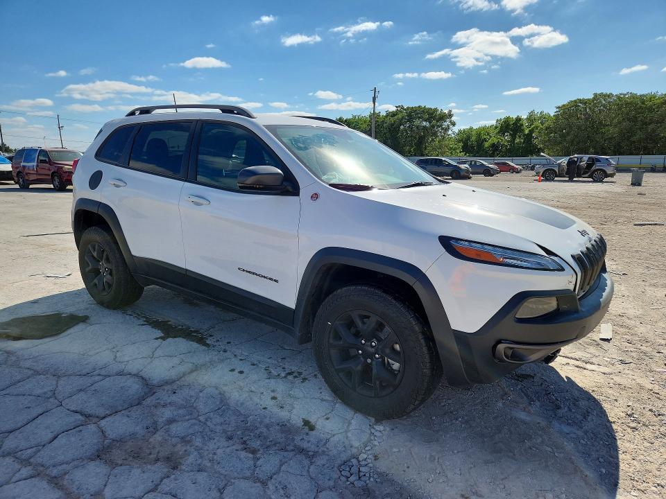52764666 :رقم المزاد ، 1C4PJMBS3HD221047 vin ، 2017 Jeep Cherokee مزاد بيع