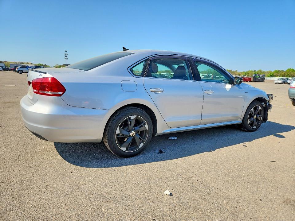 54055366 :رقم المزاد ، 1VWAT7A30FC120818 vin ، 2015 Volkswagen Passat مزاد بيع