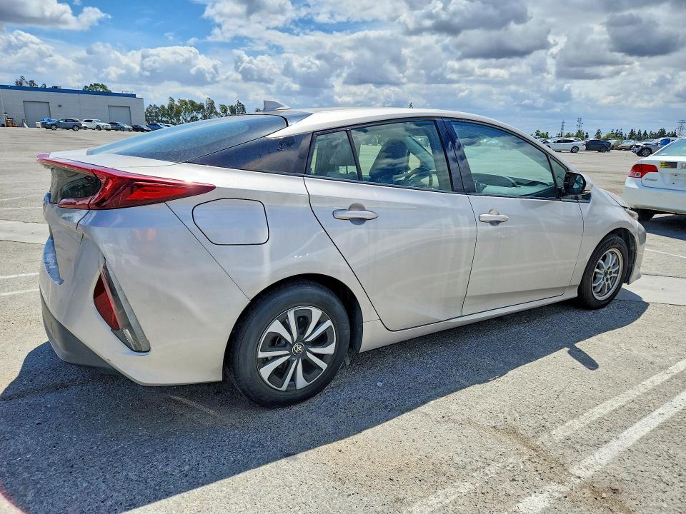 Продажа на аукционе авто 2017 Toyota Prius Prime, vin: JTDKARFP8H3049794, номер лота: 52233586