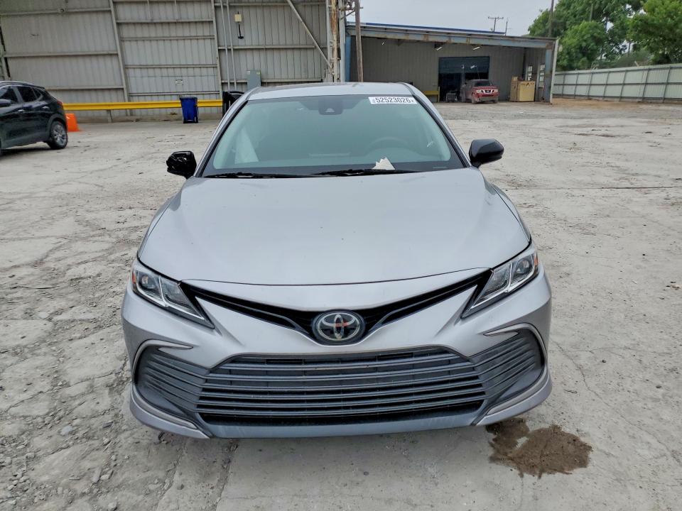 52523026 :رقم المزاد ، 4T1C11AK4PU088937 vin ، 2023 Toyota Camry مزاد بيع