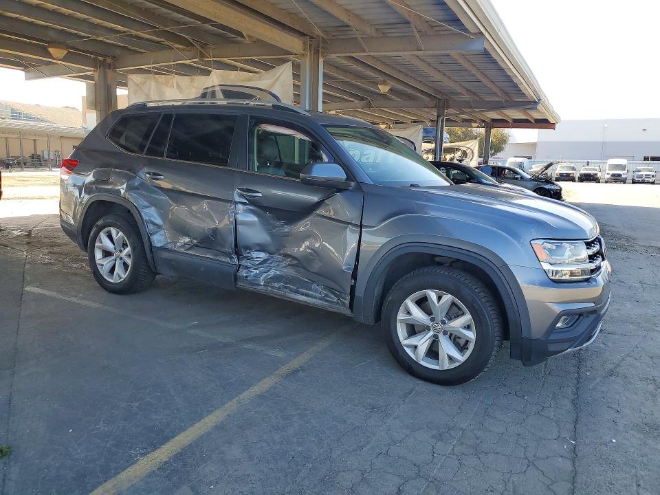 53943976 :رقم المزاد ، 1V2LR2CA2JC530424 vin ، 2018 Volkswagen Atlas مزاد بيع