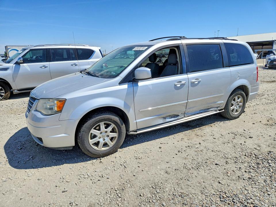 53923746 :رقم المزاد ، 2A4RR5D10AR350677 vin ، 2010 Chrysler Town & Country مزاد بيع