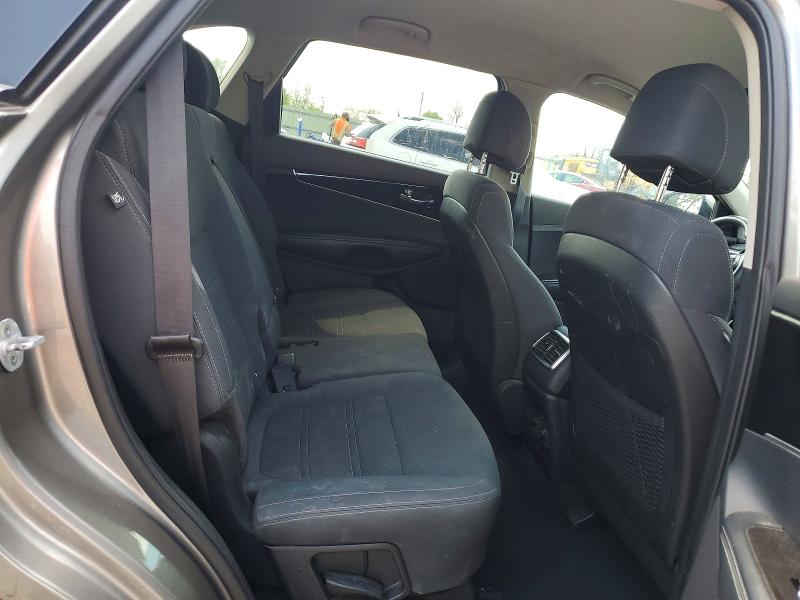 53531256 :رقم المزاد ، 5XYPGDA36HG244784 vin ، 2017 Kia Sorento مزاد بيع