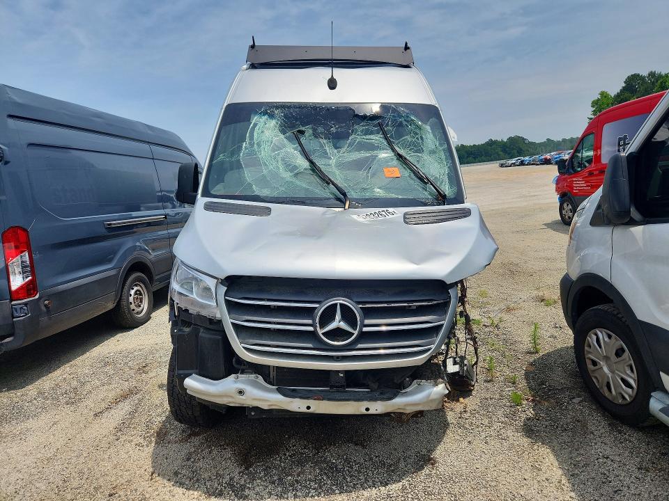 52832676 :رقم المزاد ، W1W4NBVYXPP601791 vin ، 2023 Mercedes-benz Sprinter مزاد بيع