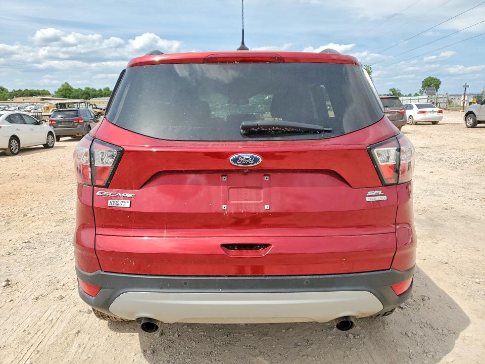 52163736 :رقم المزاد ، 1FMCU0HD9JUC88101 vin ، 2018 Ford Escape مزاد بيع