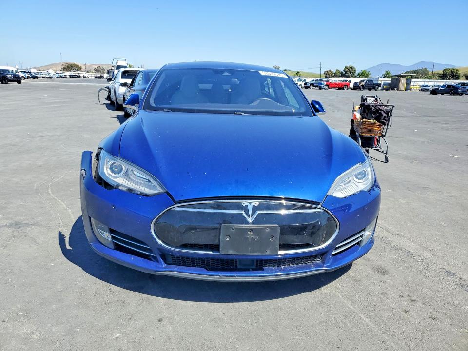 Продажа на аукционе авто 2015 Tesla Model S, vin: 5YJSA1E20FF116413, номер лота: 53019576