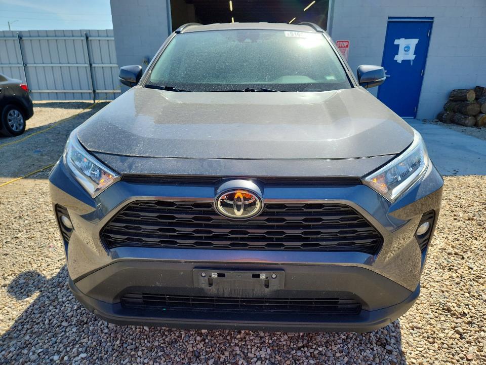 51609536 :رقم المزاد ، 2T3P1RFV4MW200951 vin ، 2021 Toyota Rav4 مزاد بيع