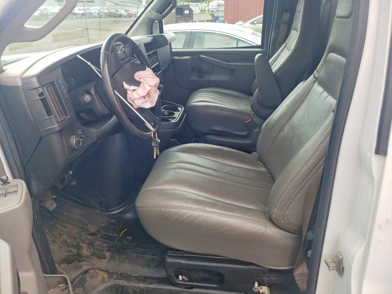 53918476 :رقم المزاد ، 1GCWGAFP8N1175081 vin ، 2022 Chevrolet Express G2500 مزاد بيع