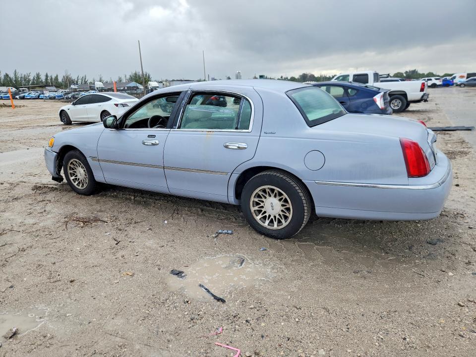 Продажа на аукционе авто 1999 Lincoln Town Car, vin: 1LNHM82W3XY683830, номер лота: 52008886