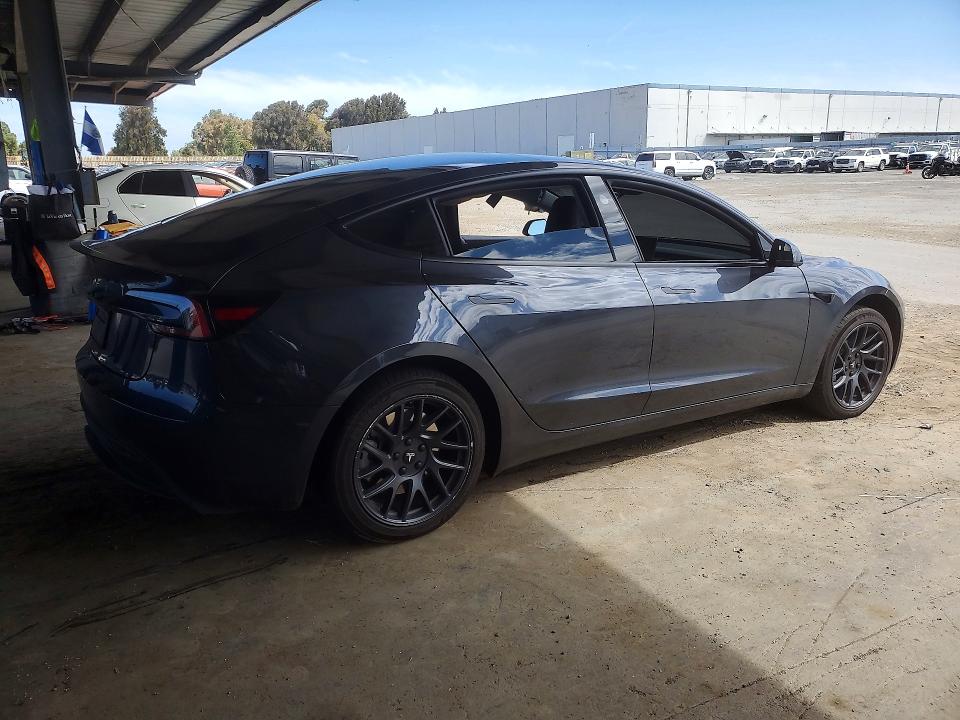 2025 Tesla Model 3 მანქანა იყიდება აუქციონზე, vin: 5YJ3E1EA6SF029013, აუქციონის ნომერი: 55196936
