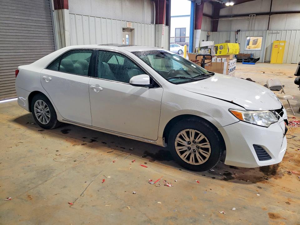 51758016 :رقم المزاد ، 4T1BF1FK4EU332959 vin ، 2014 Toyota Camry مزاد بيع