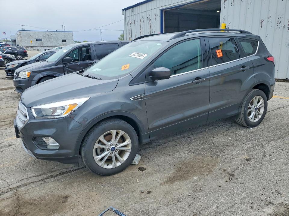 52378066 :رقم المزاد ، 1FMCU0GD0JUD48140 vin ، 2018 Ford Escape مزاد بيع