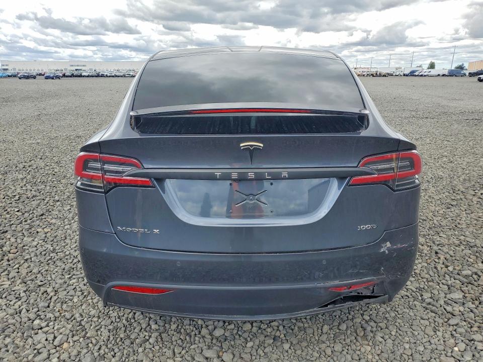53252066 :رقم المزاد ، 5YJXCBE21JF090385 vin ، 2018 Tesla Model X مزاد بيع