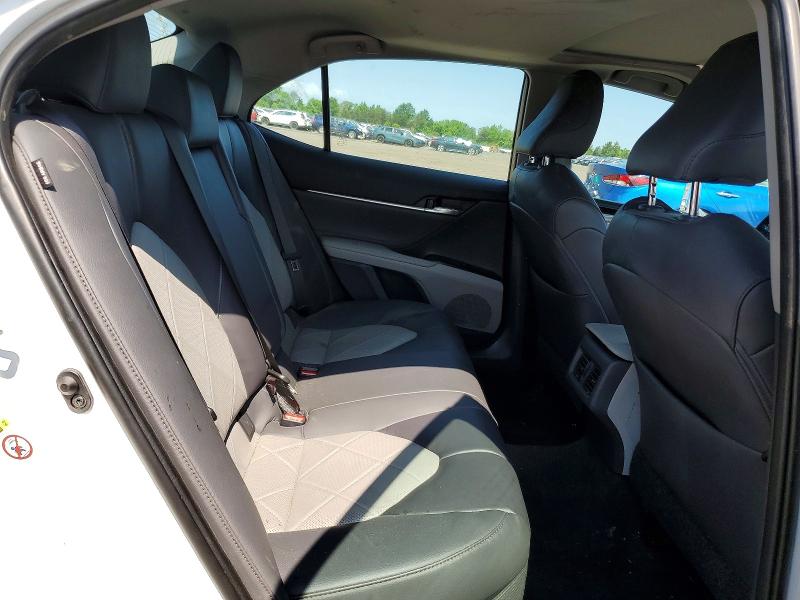 2018 Toyota Camry Hybrid მანქანა იყიდება აუქციონზე, vin: 4T1B21HK9JU005136, აუქციონის ნომერი: 54789396
