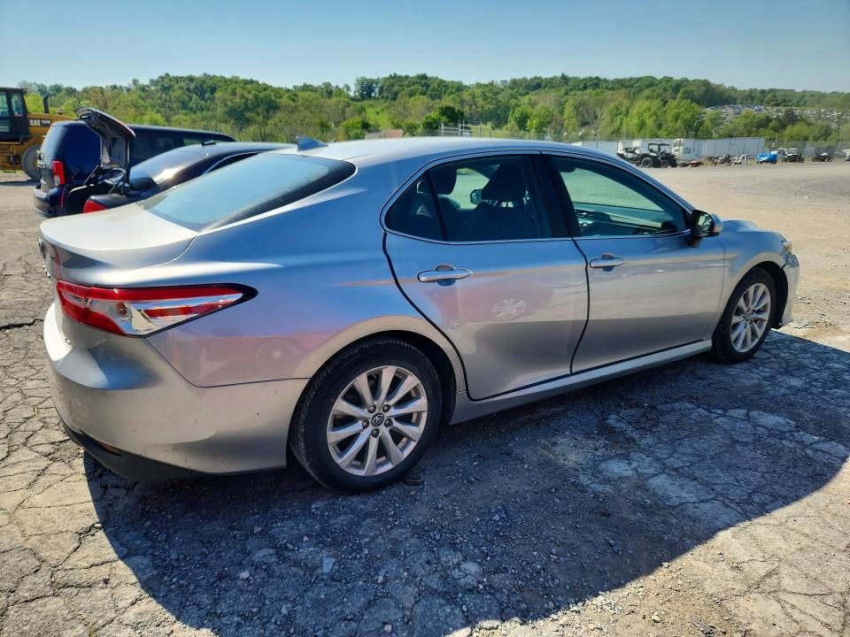 53780006 :رقم المزاد ، 4T1B11HK7KU747376 vin ، 2019 Toyota Camry مزاد بيع