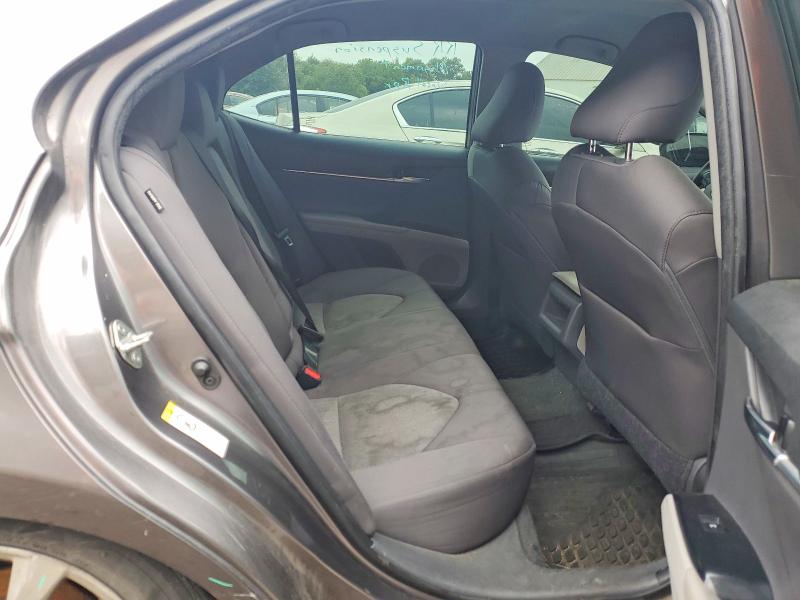 54752366 :رقم المزاد ، 4T1B11HK3JU015339 vin ، 2018 Toyota Camry مزاد بيع