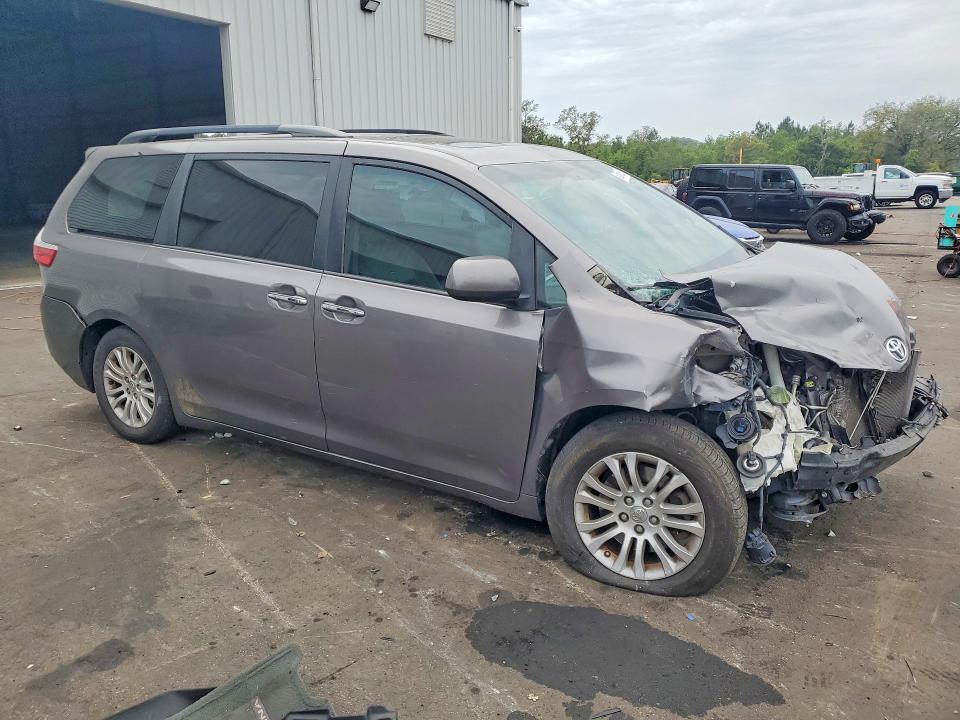 52566926 :رقم المزاد ، 5TDYK3DC5FS656767 vin ، 2015 Toyota Sienna مزاد بيع