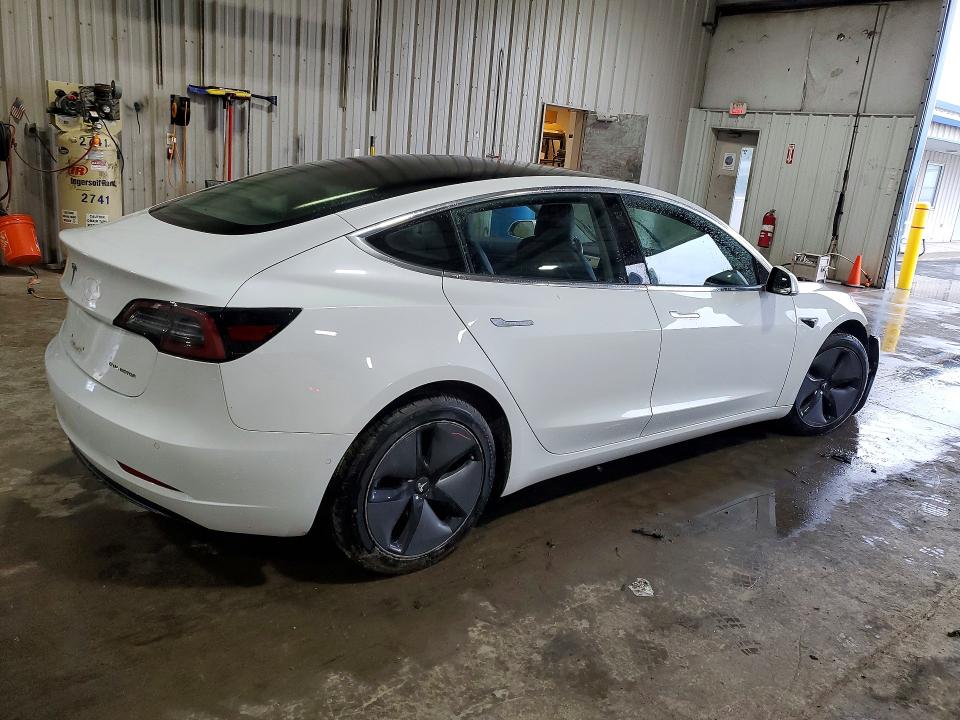 Продажа на аукционе авто 2018 Tesla Model 3, vin: 5YJ3E1EB8JF093884, номер лота: 52753446