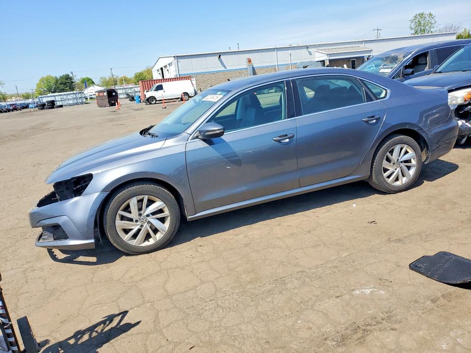 52295416 :رقم المزاد ، 1VWBA7A35JC013010 vin ، 2018 Volkswagen Passat مزاد بيع