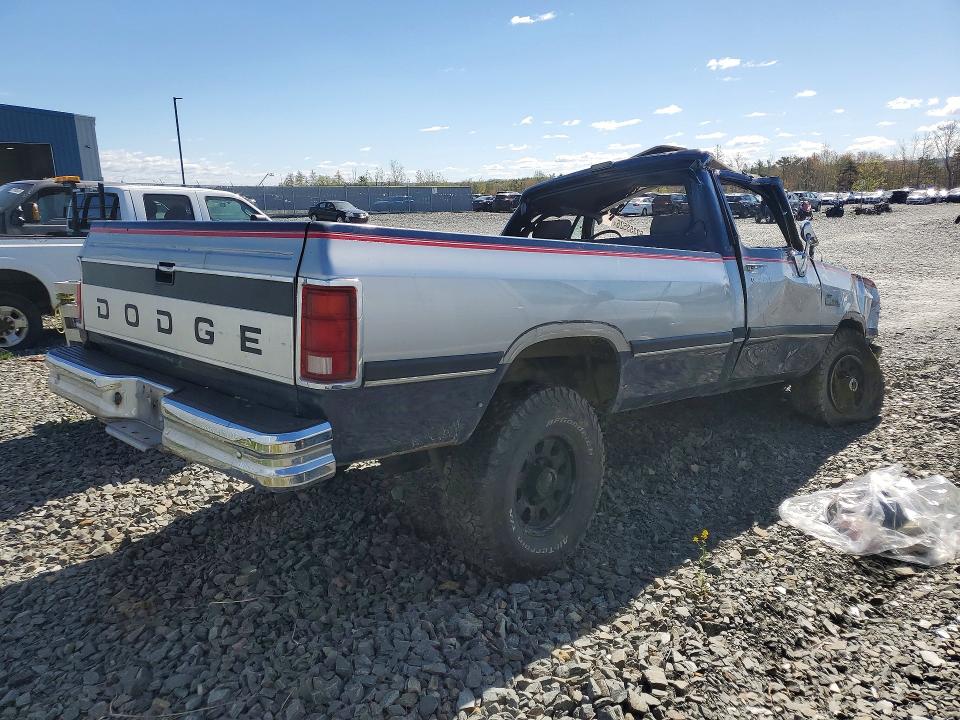 53353526 :رقم المزاد ، 1B7KM26C4NS599250 vin ، 1992 Dodge W-series مزاد بيع