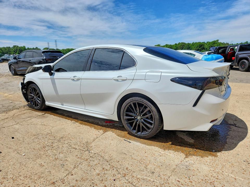 52331046 :رقم المزاد ، 4T1B61HKXJU084028 vin ، 2018 Toyota Camry مزاد بيع