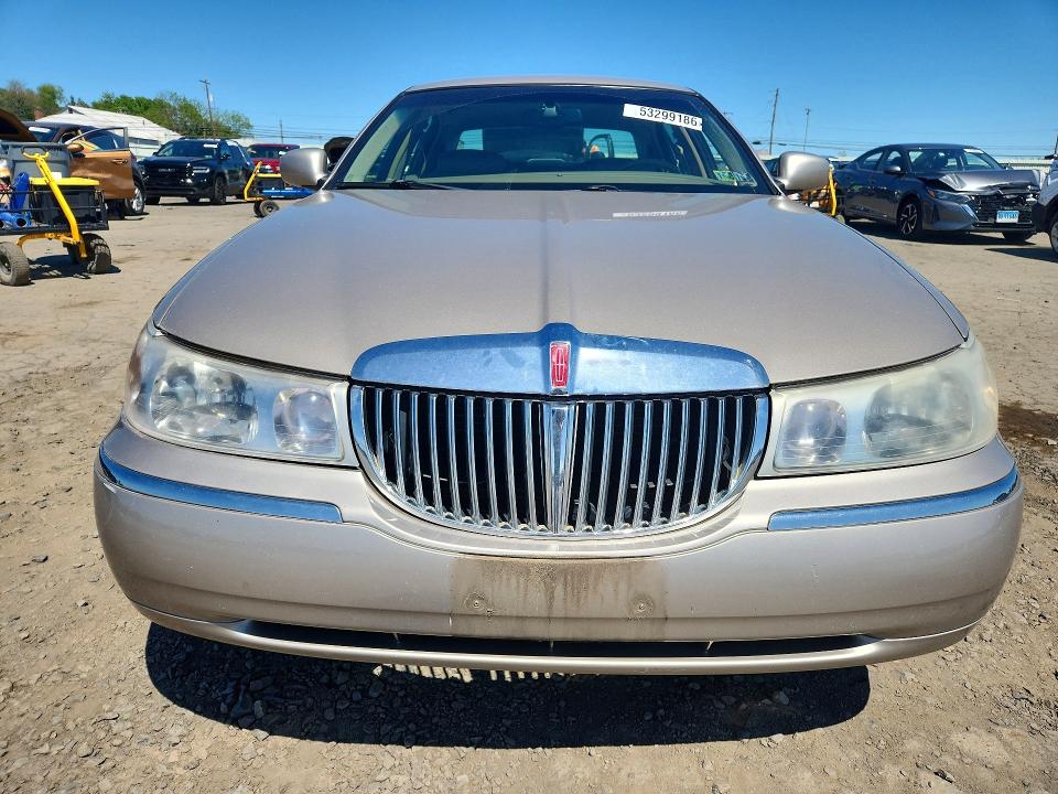Продажа на аукционе авто 2000 Lincoln Town Car, vin: 1LNHM82W5YY934736, номер лота: 53299186