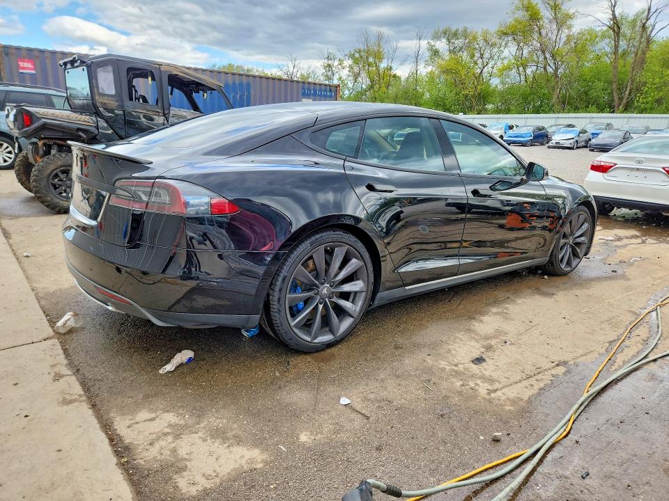 53716336 :رقم المزاد ، 5YJSA1CP9DFP07111 vin ، 2013 Tesla Model S مزاد بيع