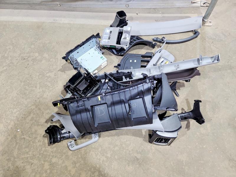 52164426 :رقم المزاد ، 5TDBZRFH6JS887215 vin ، 2018 Toyota Highlander مزاد بيع