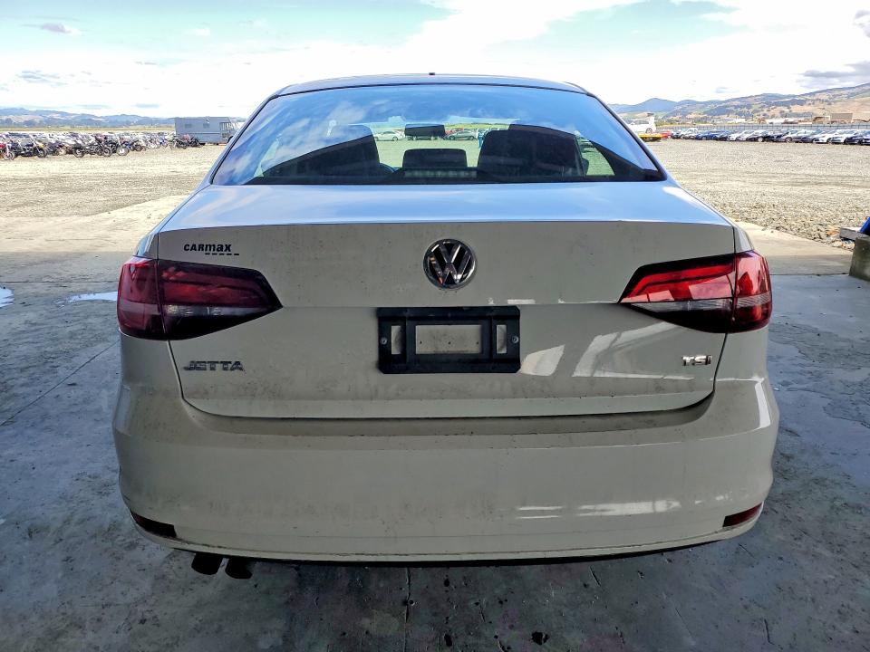 55222936 :رقم المزاد ، 3VW2B7AJ1HM282044 vin ، 2017 Volkswagen Jetta مزاد بيع
