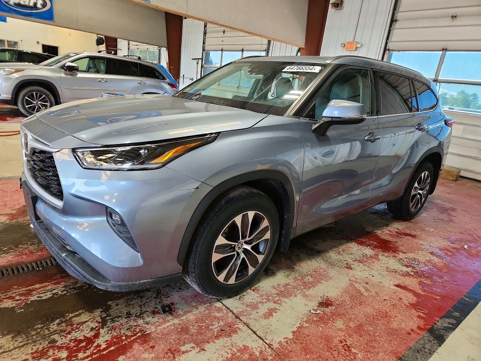 2021 Toyota Highlander მანქანა იყიდება აუქციონზე, vin: 5TDGZRBH9MS155466, აუქციონის ნომერი: 64766554