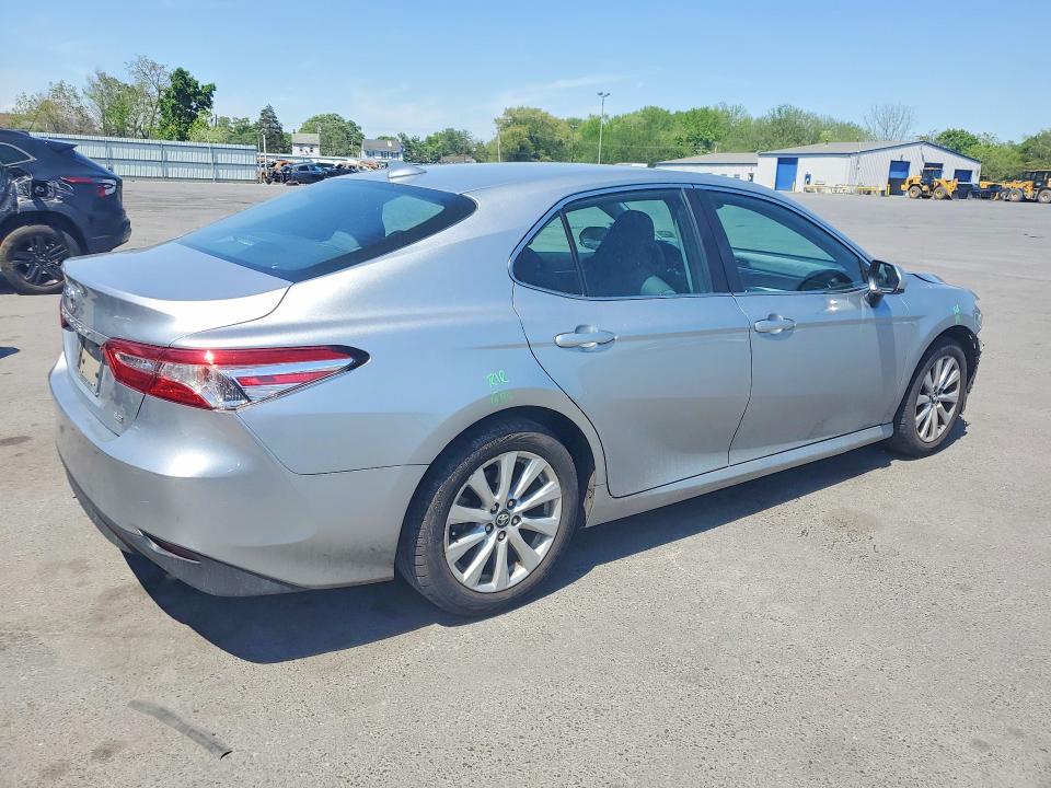 52395926 :رقم المزاد ، 4T1C11AK2LU870258 vin ، 2020 Toyota Camry مزاد بيع
